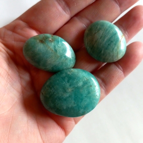 Mixed Bundle of Crystal Palmstones and Tumbles. - Picture 8 of 10